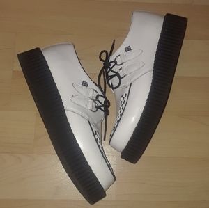TUK Like New w/ Flaw White Black Platform Creeper